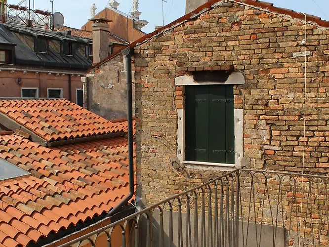 Corte Contarina * البندقية